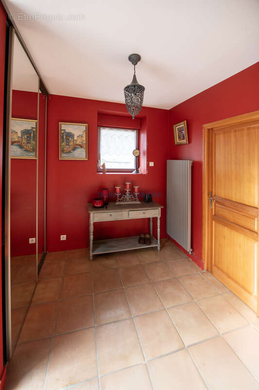 Propriété du 19e siècle en pierres apparentes de 210 m2 habitables + dépendance sur 1281 m2 de terrain - photo 6