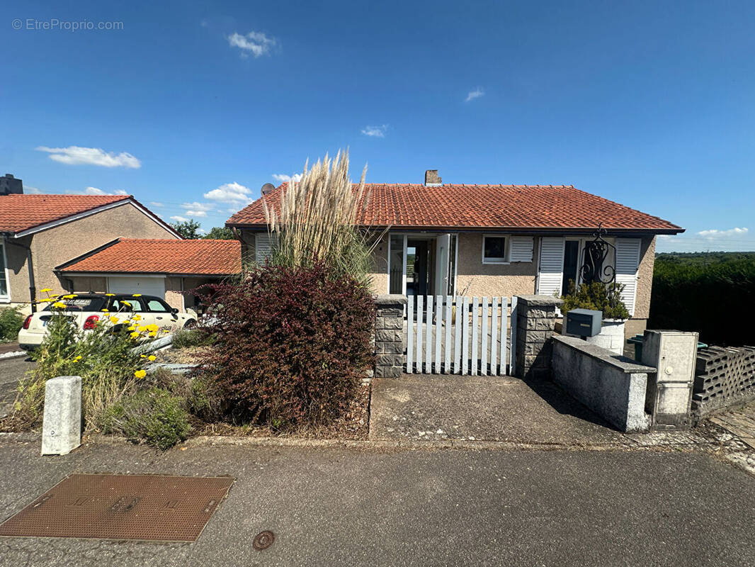 Maison à MONTOIS-LA-MONTAGNE