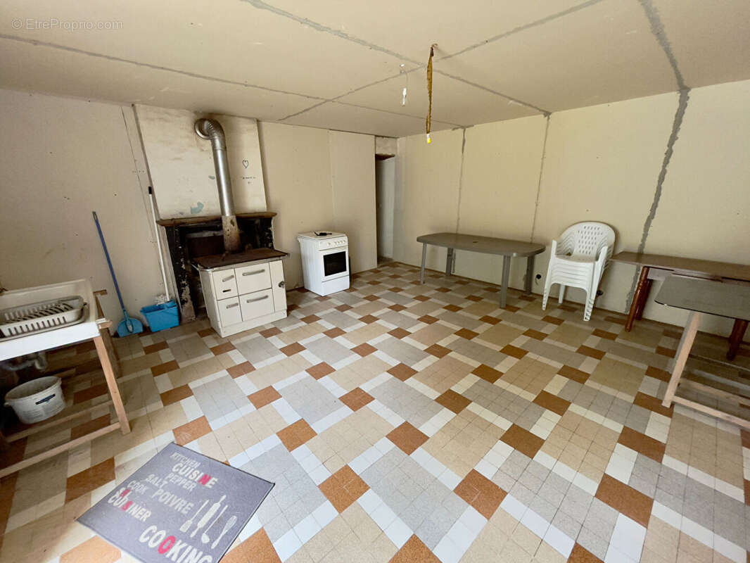 Maison à IVOY-LE-PRE