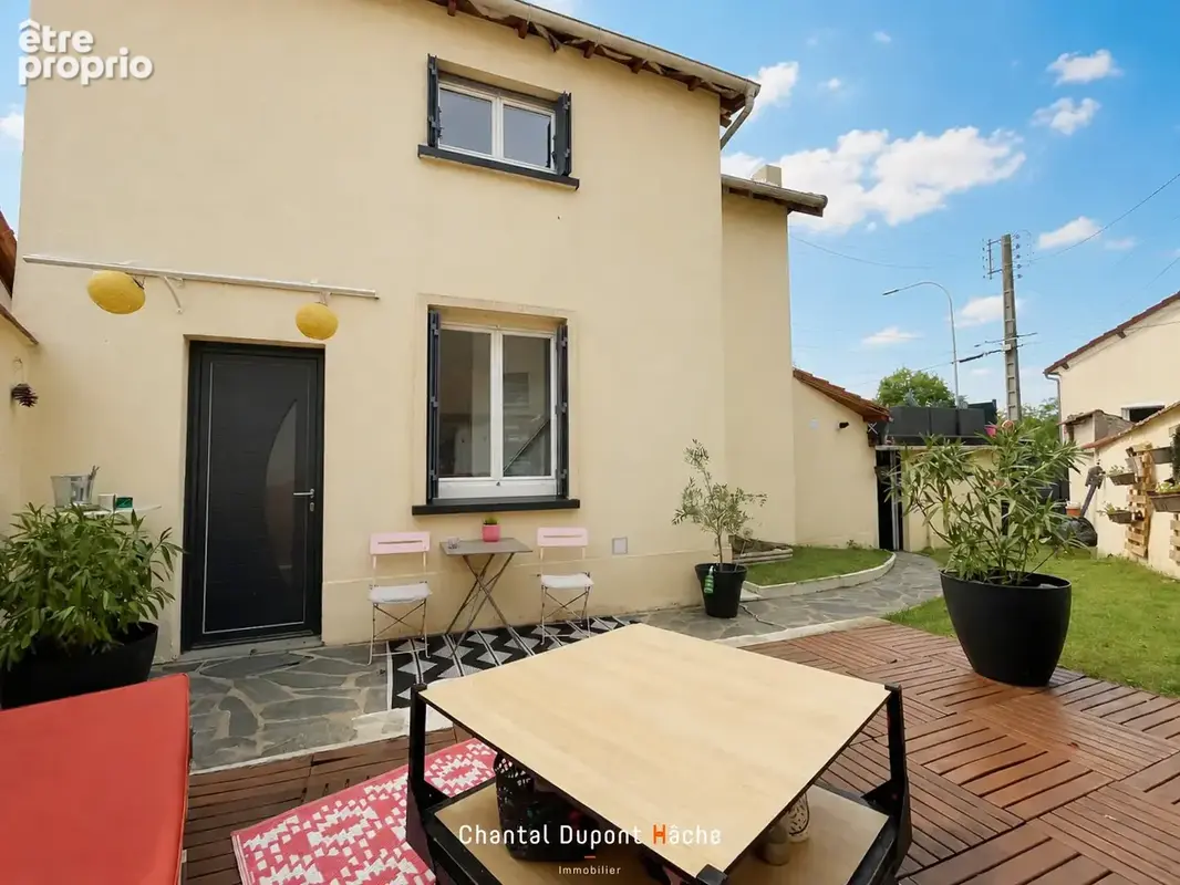 LUISANT - Maison années 50 avec 2 chambres, garage et terrasse ! - photo 14