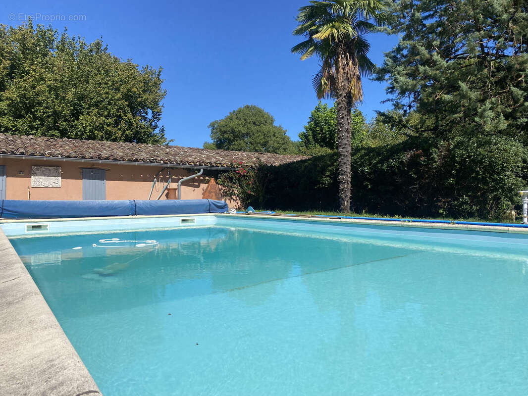 Maison à SAINTE-CECILE-DU-CAYROU