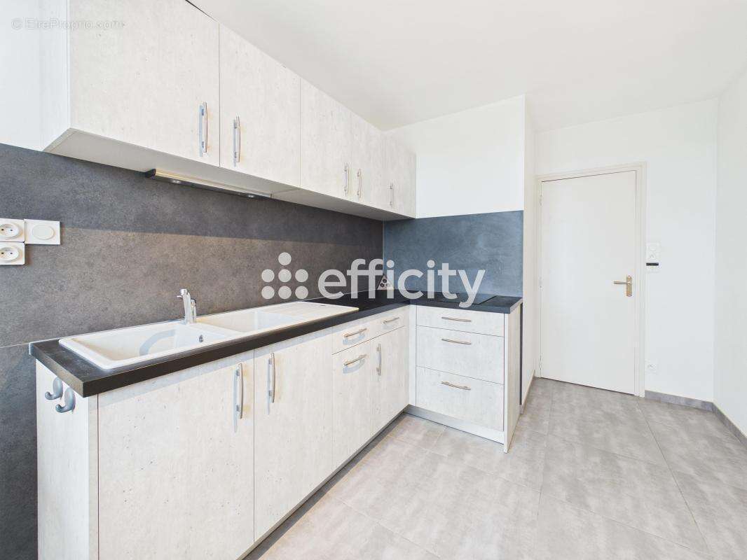 Appartement à PERONNAS
