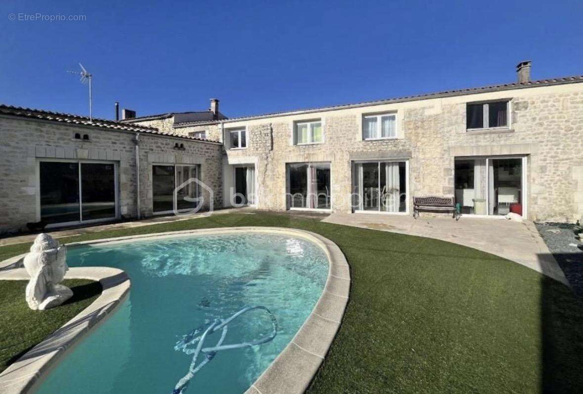 Maison à NIEULLE-SUR-SEUDRE