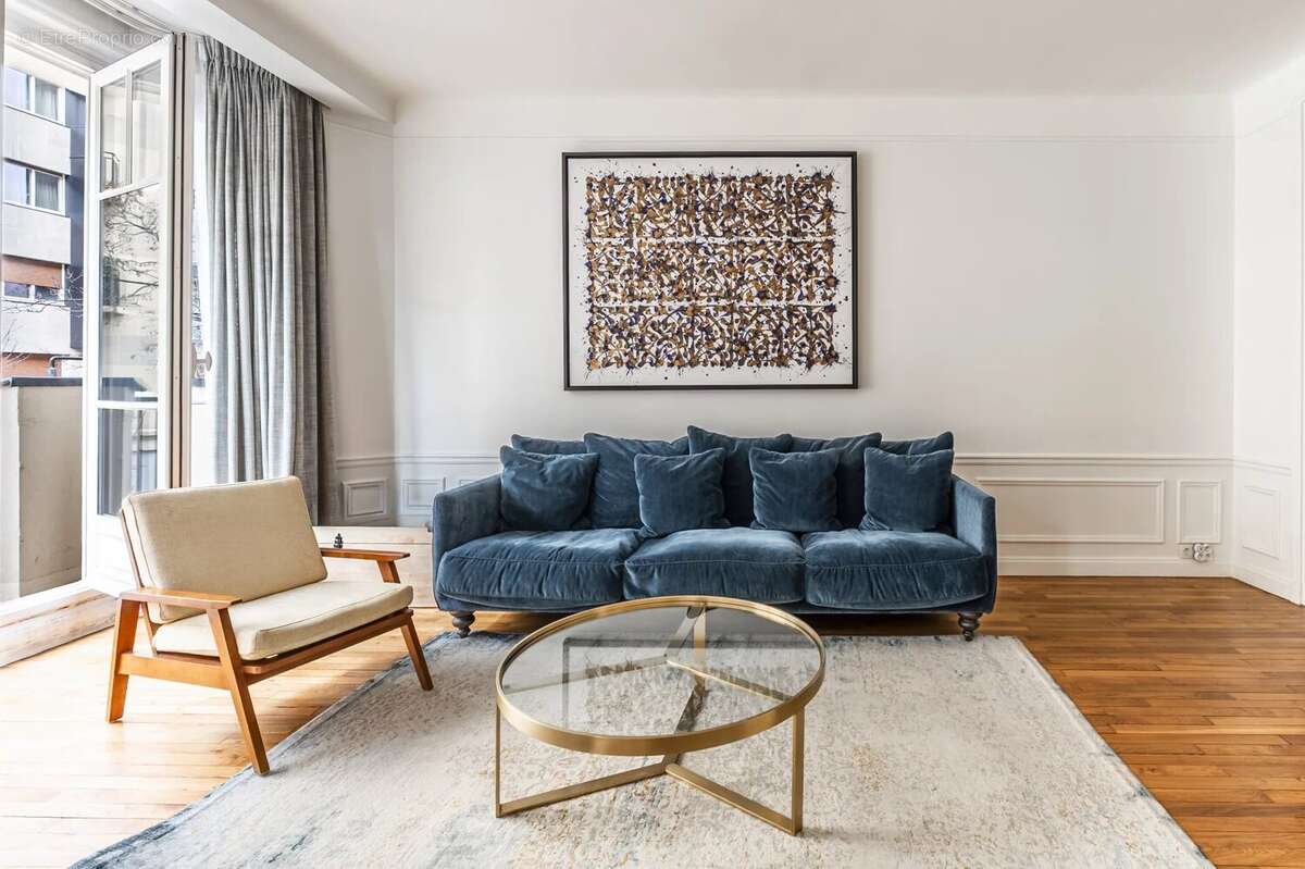 Appartement à PARIS-16E