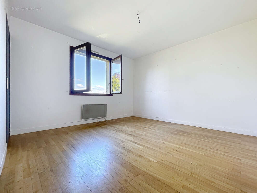 Maison à SAINT-GENIS-LAVAL