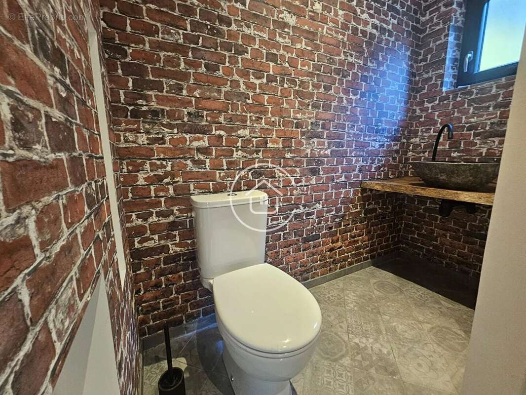 Ancienne propriété rénovée avec dépendances et vaste terrain - photo 12