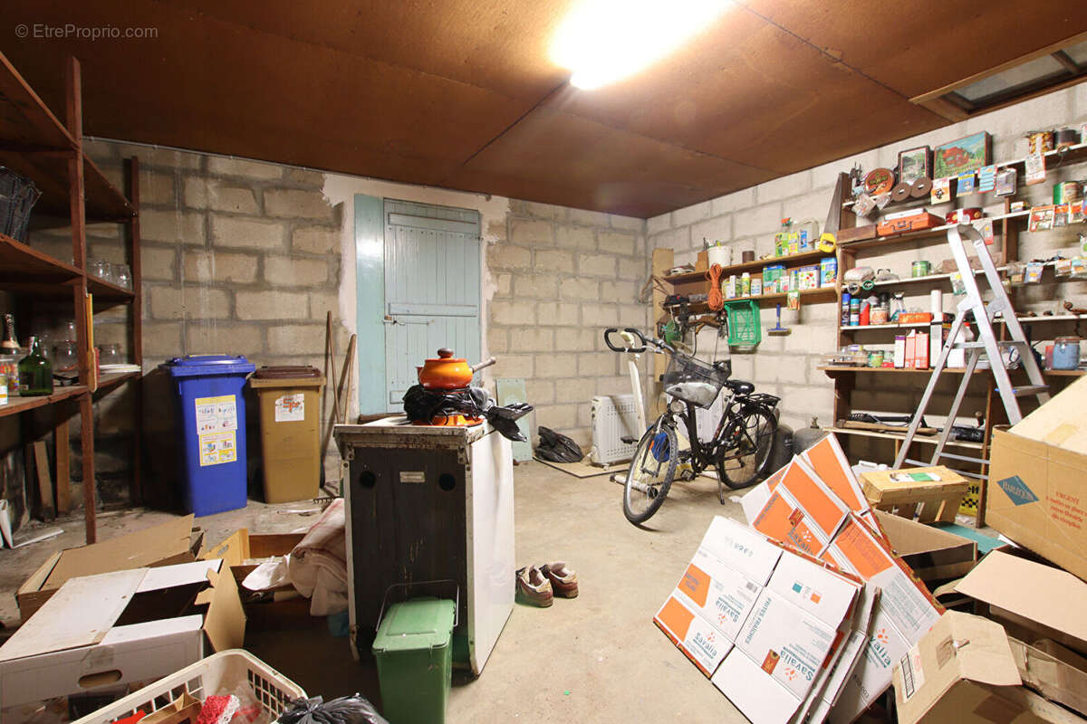 Vouillé, maison de village à rénover - photo 14