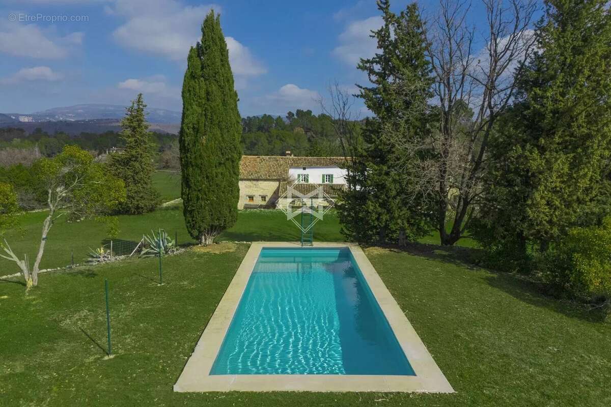 Maison à TOURRETTES