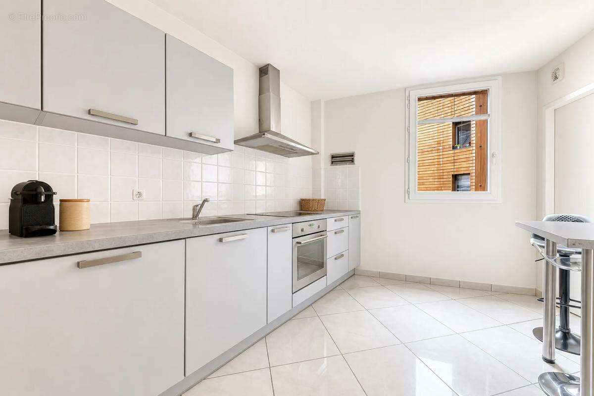 LYON 7 - Place JEAN MACE -Appartement T4 de 89 M2 - - photo 5