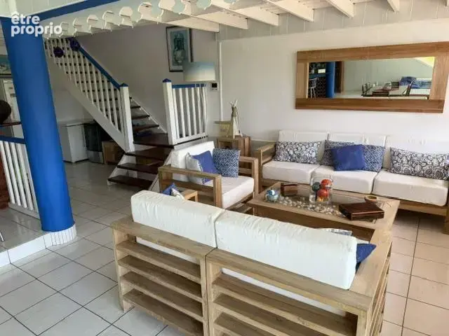 Villa 310 m² divisée en deux appartements Piscine et vue dégagée — Terrain de 1 076 m² - photo 10
