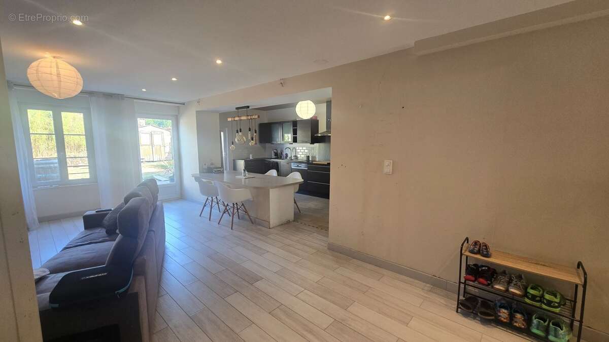 Maison à vendre 5 pièces d'environ 126m² à SAINT JEAN D'ANGELY (17) 4 chambres, 1 garage, proche centre ville, sur un terrain d' - photo 9