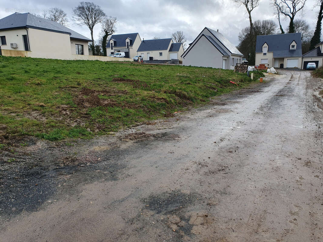 Terrain à TILLY-SUR-SEULLES