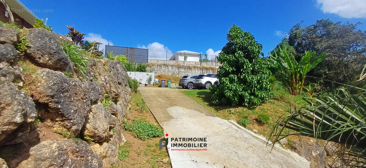Maison t4 de 95 m2 sur terrain de 1000 m2 avec piscine et vue degagée sur petit bourg - photo 15