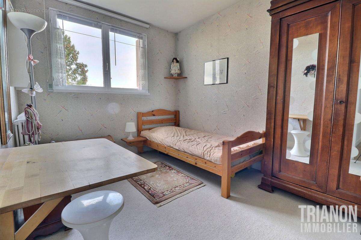 Appartement à LES CLAYES-SOUS-BOIS