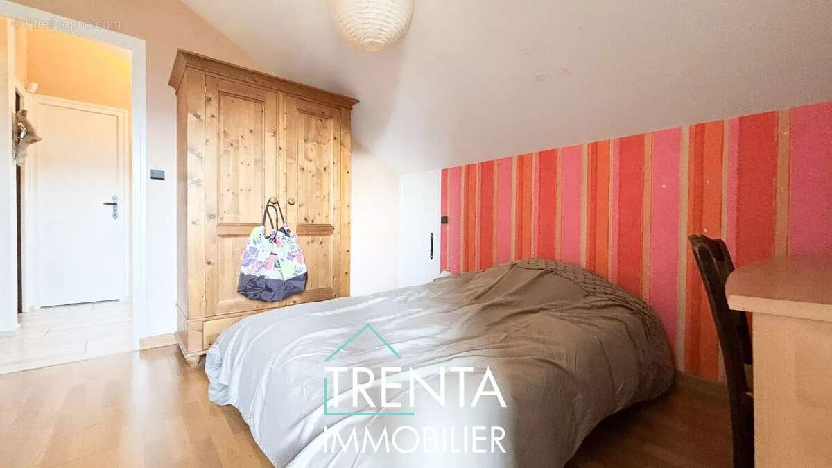 Maison à SAINT-ETIENNE-DE-CROSSEY