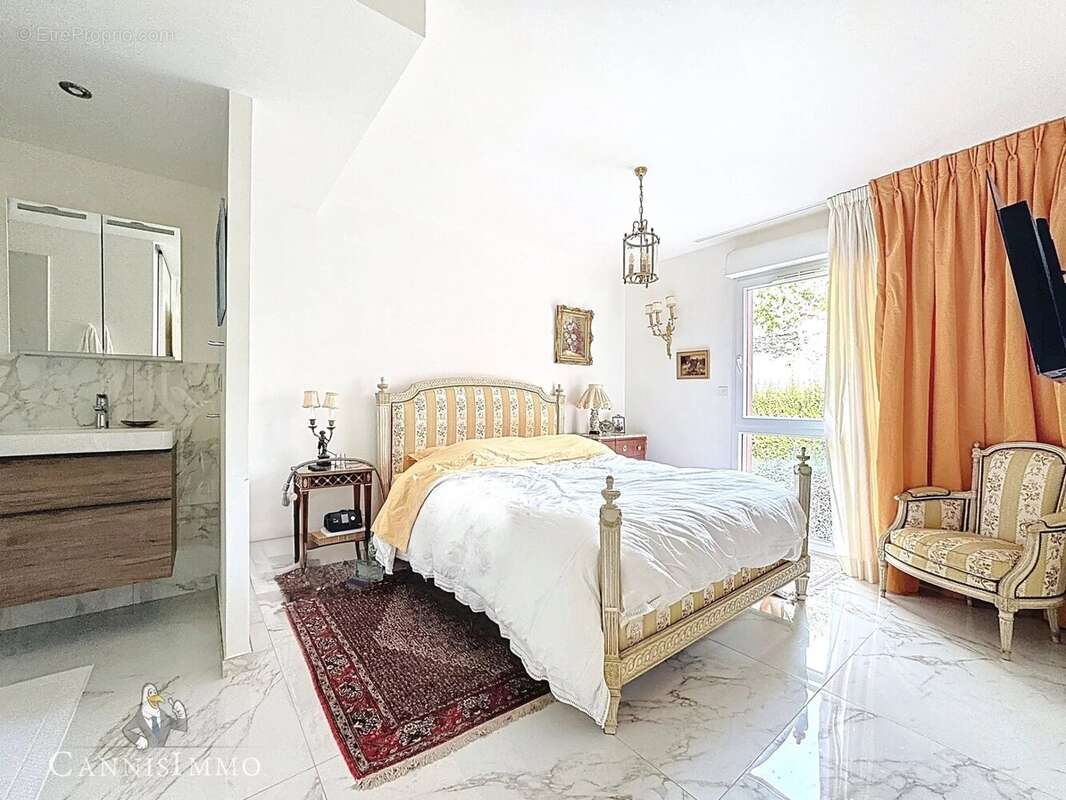 Appartement à MANDELIEU-LA-NAPOULE