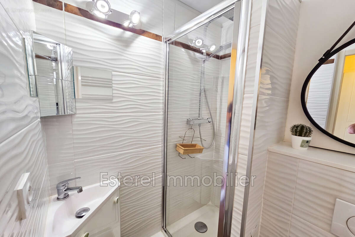 Appartement 44 m² à Saint-Raphael  - photo 7