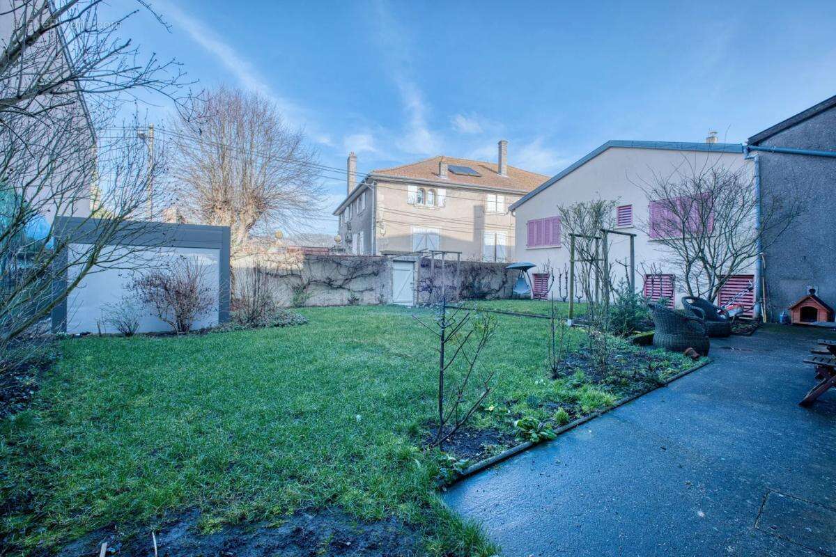 Maison à VIC-SUR-SEILLE