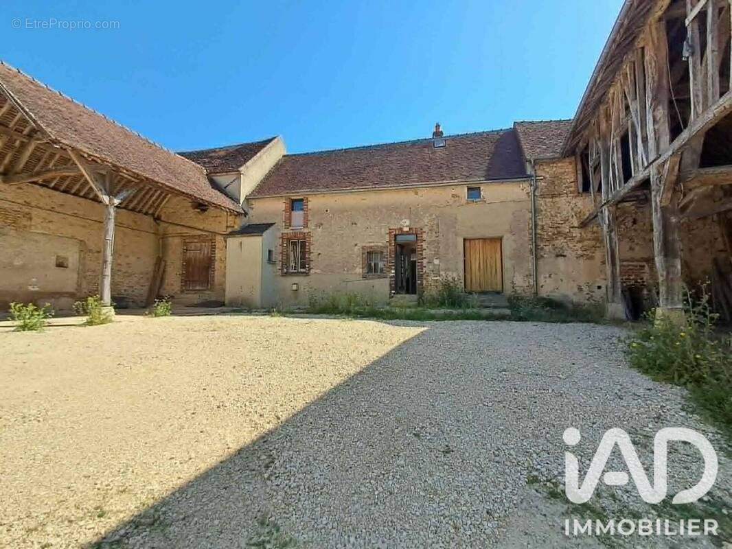 Photo 1 - Maison à LIGNY-LE-CHATEL