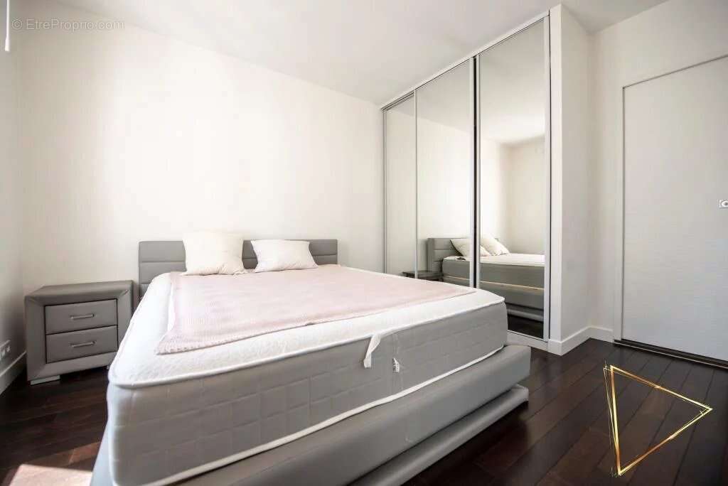 Appartement à PARIS-1E