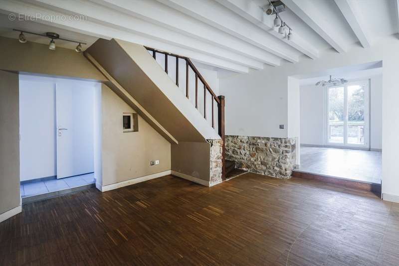 Maison à LIVILLIERS