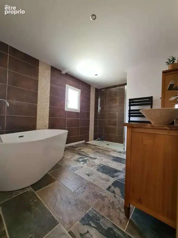 Magnifique maison 3 chambres dans le centre de Montendre avec mobilier. - photo 10