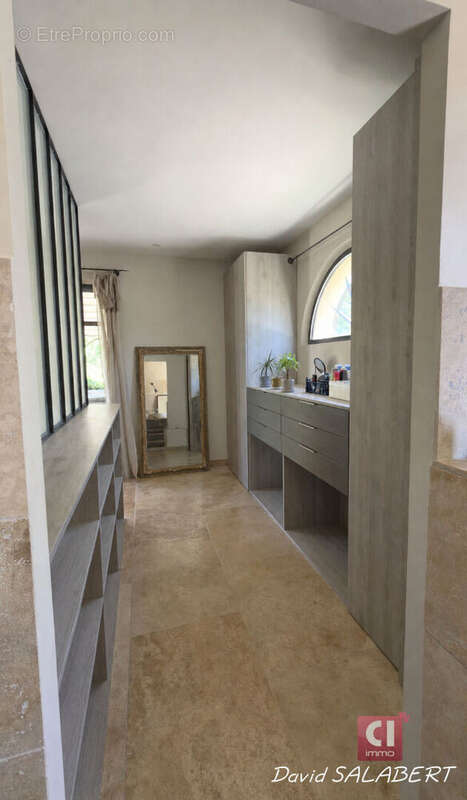 Le Thoronet - Propriété de 195 m² avec vaste réception, dépendance et sous-sol - photo 15