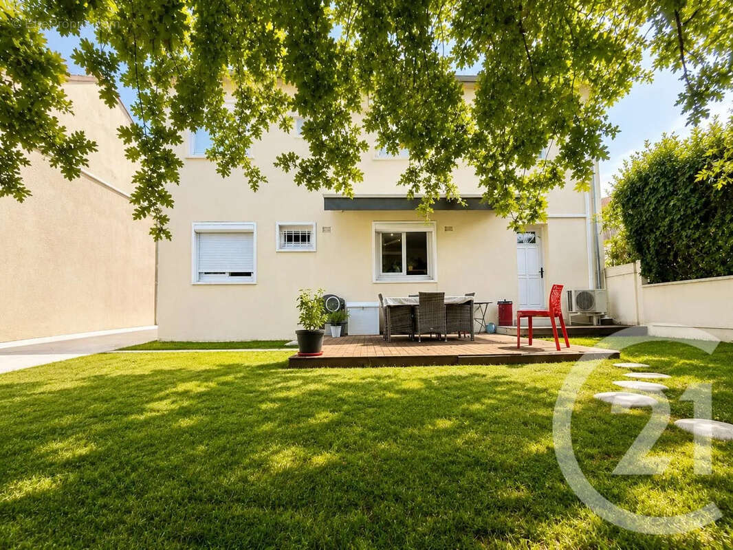 Maison 148 m² à Tremblay-En-France  - photo 2