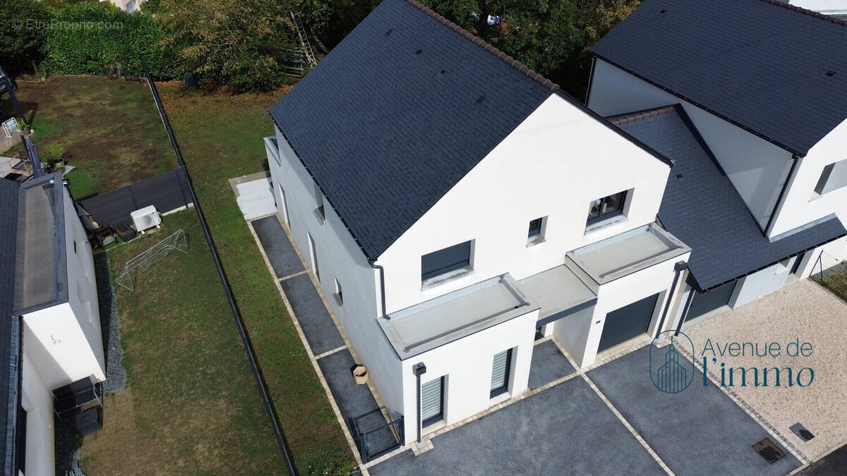 Maison à MONTREUIL-JUIGNE