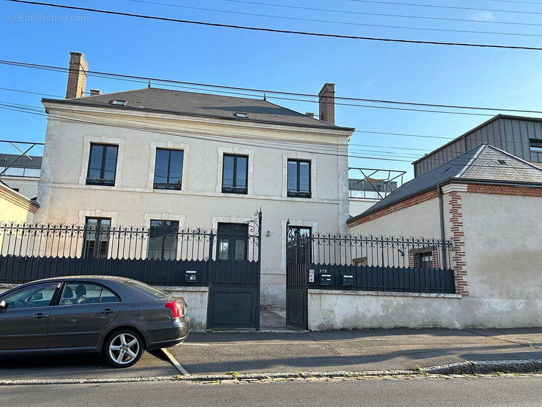 Maison à SAINT-JEAN-DE-BRAYE