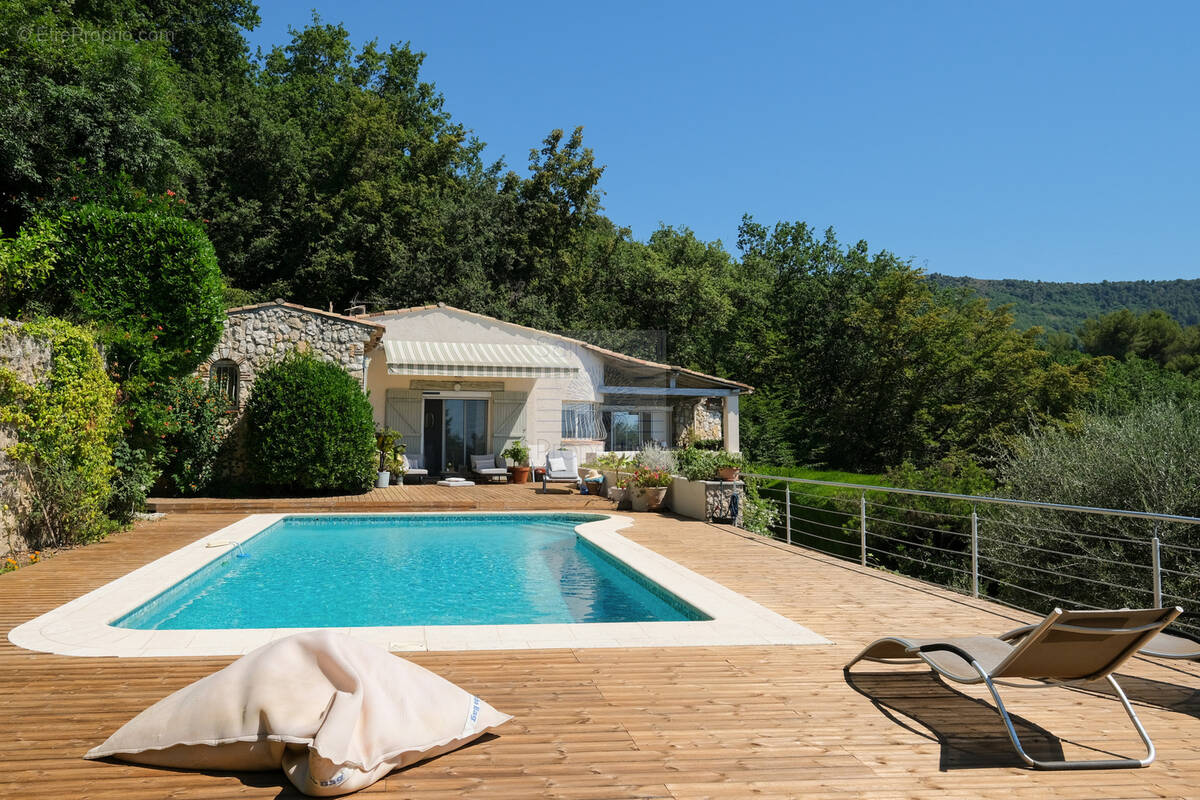 Maison à TOURRETTES-SUR-LOUP