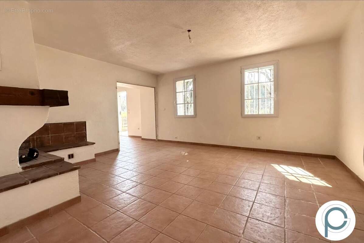 Appartement à LE CASTELLET