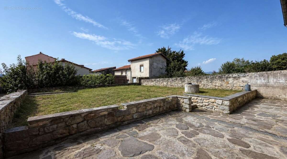 Maison 147 m² à Saint-Andeol-Le-Chateau  - photo 2