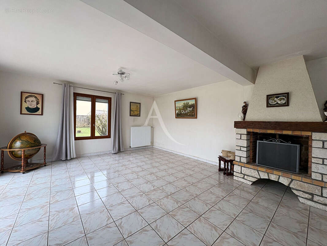 Maison à LE POIRE-SUR-VELLUIRE