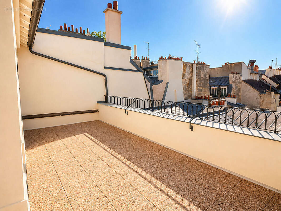 PARIS IV - Ile Saint-Louis - Duplex au dernier étage avec terrasse - photo 7