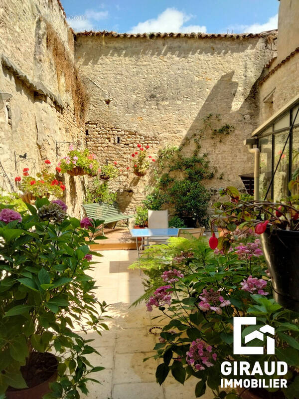 Maison à FONTENAY-LE-COMTE