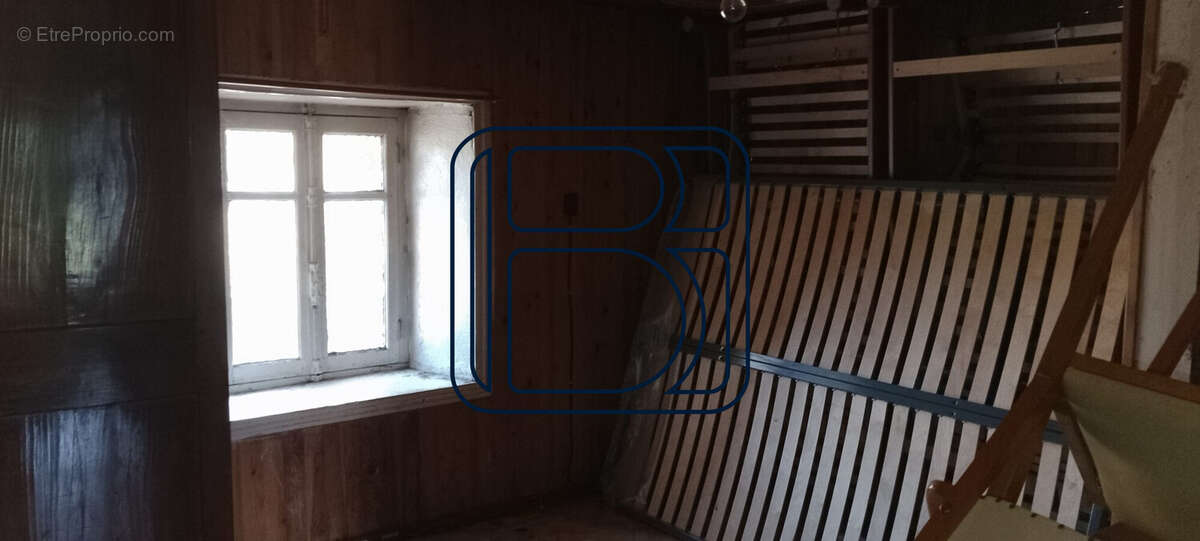 Maison à SAINT-AMANT-ROCHE-SAVINE