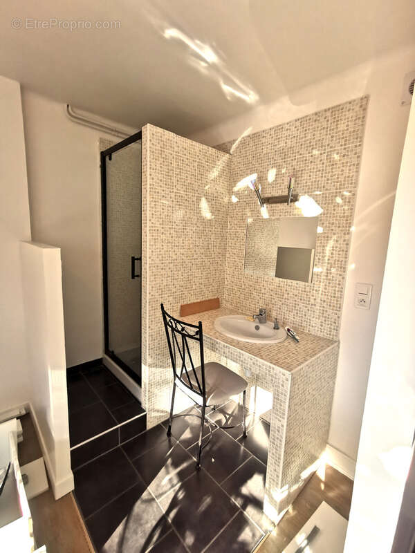 Maison rénovée avec jardin 2500m2 et grand atelier - photo 7