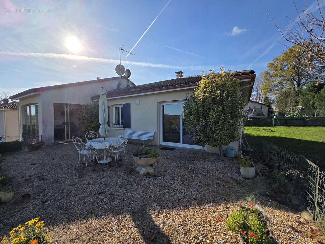 Photo 2 - Maison à SAINT-LEONARD-DE-NOBLAT