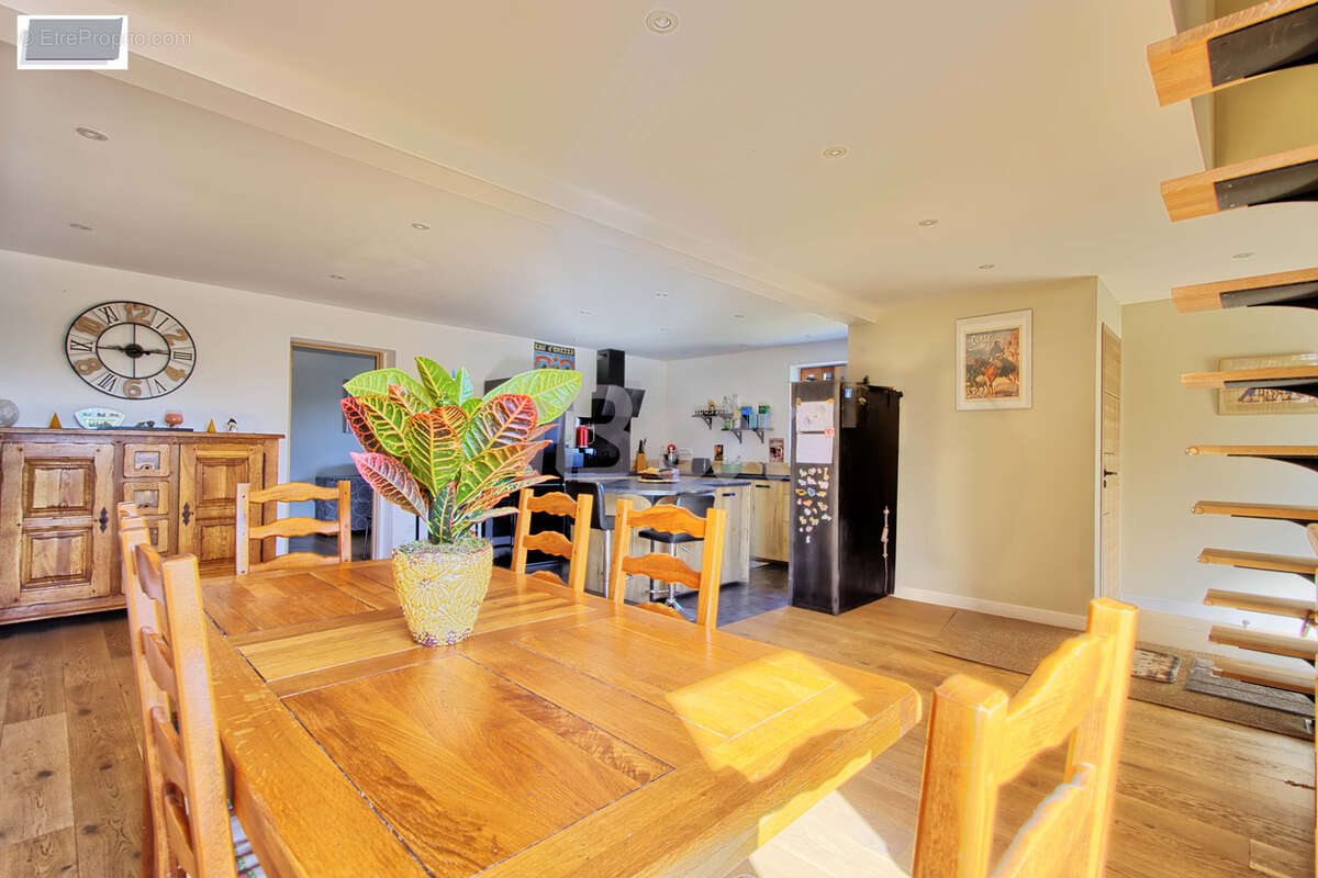 Appartement à SOLLIES-VILLE