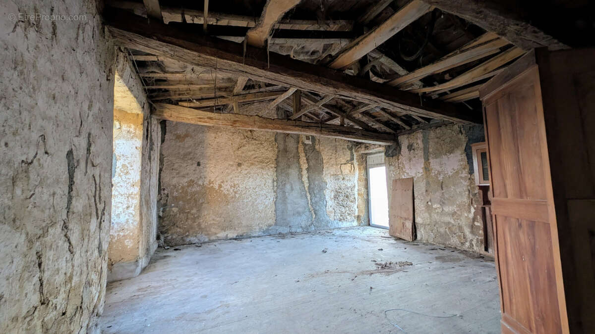 Maison à LES LANDES-GENUSSON