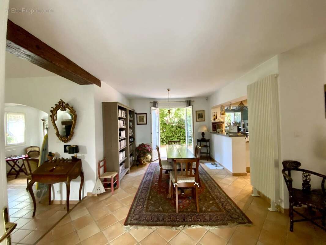 Maison à VELAUX