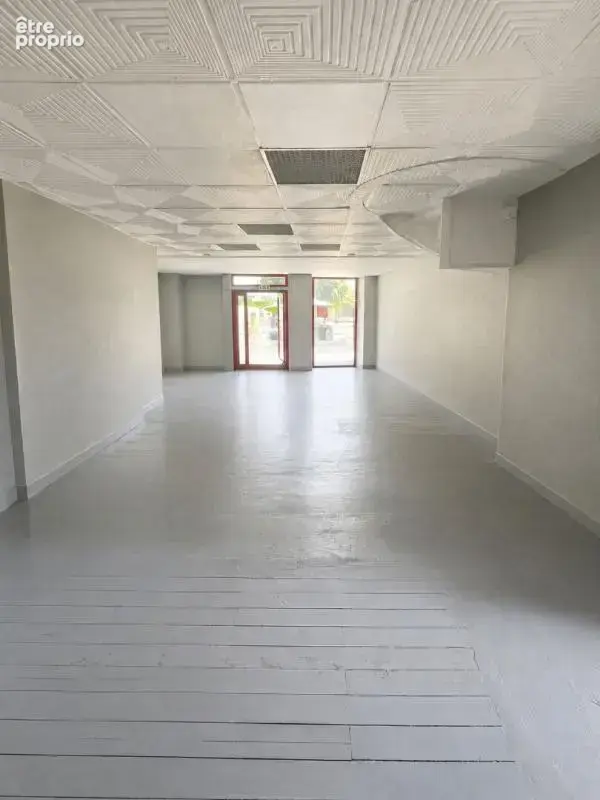 Vente Interactive - Départ des offres à 164000 en plein coeur de Saint Gaultier  11 pièces 306 m2 - photo 4