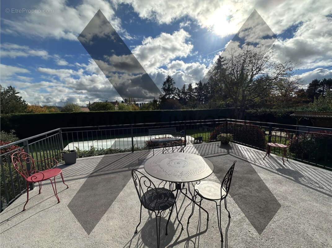 Maison à COMMELLE-VERNAY