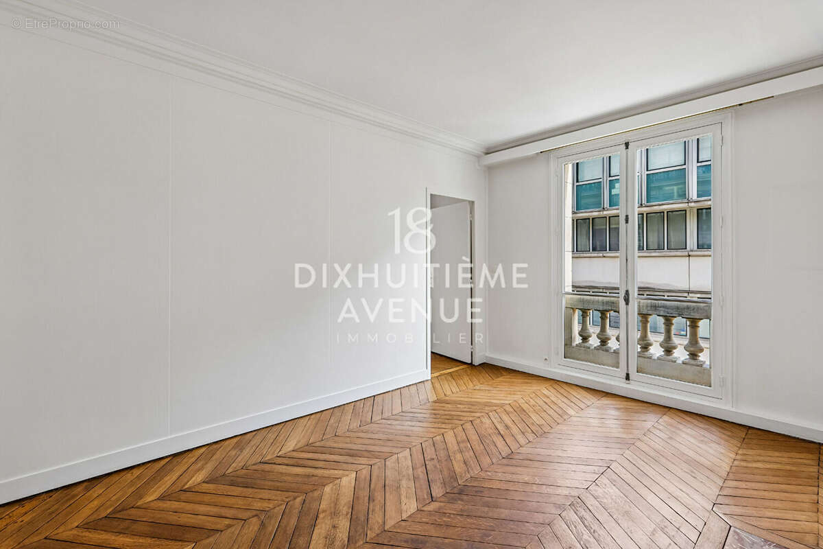Appartement à PARIS-18E