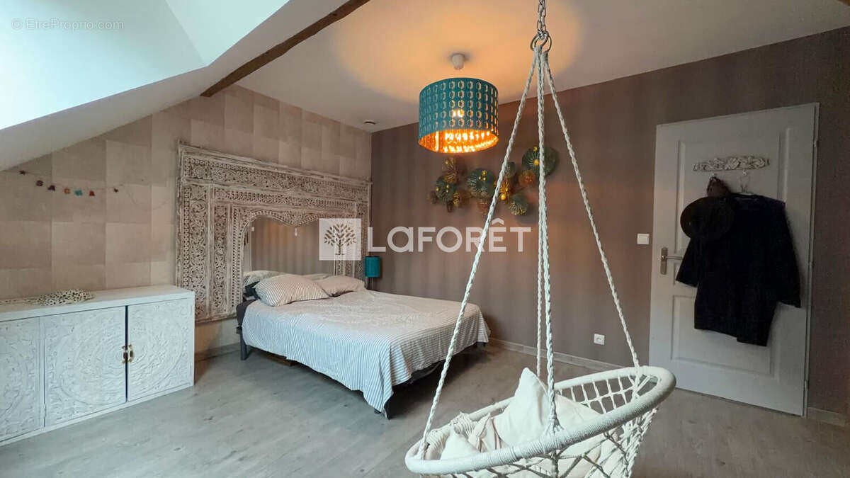Maison familiale de caractère à Mercury de 175 m² avec dépendances et vaste grange d'environ 200 m - photo 7