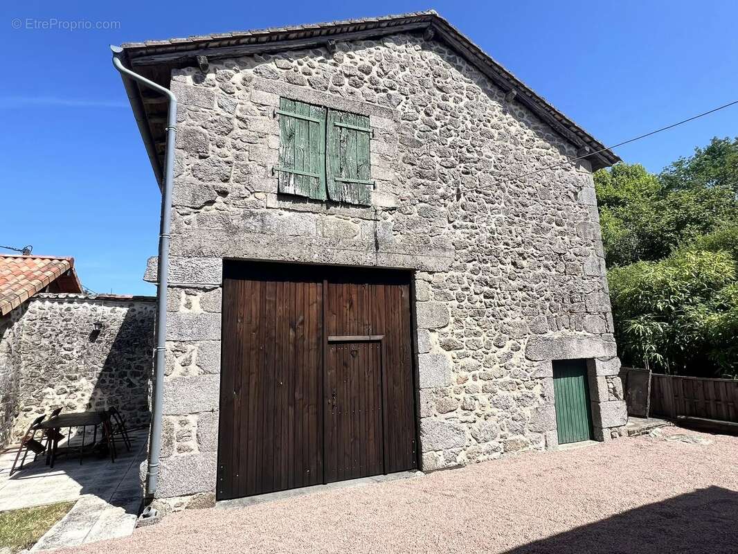 Charmante maison en pierre de deux chambres, granges et jardin - photo 11