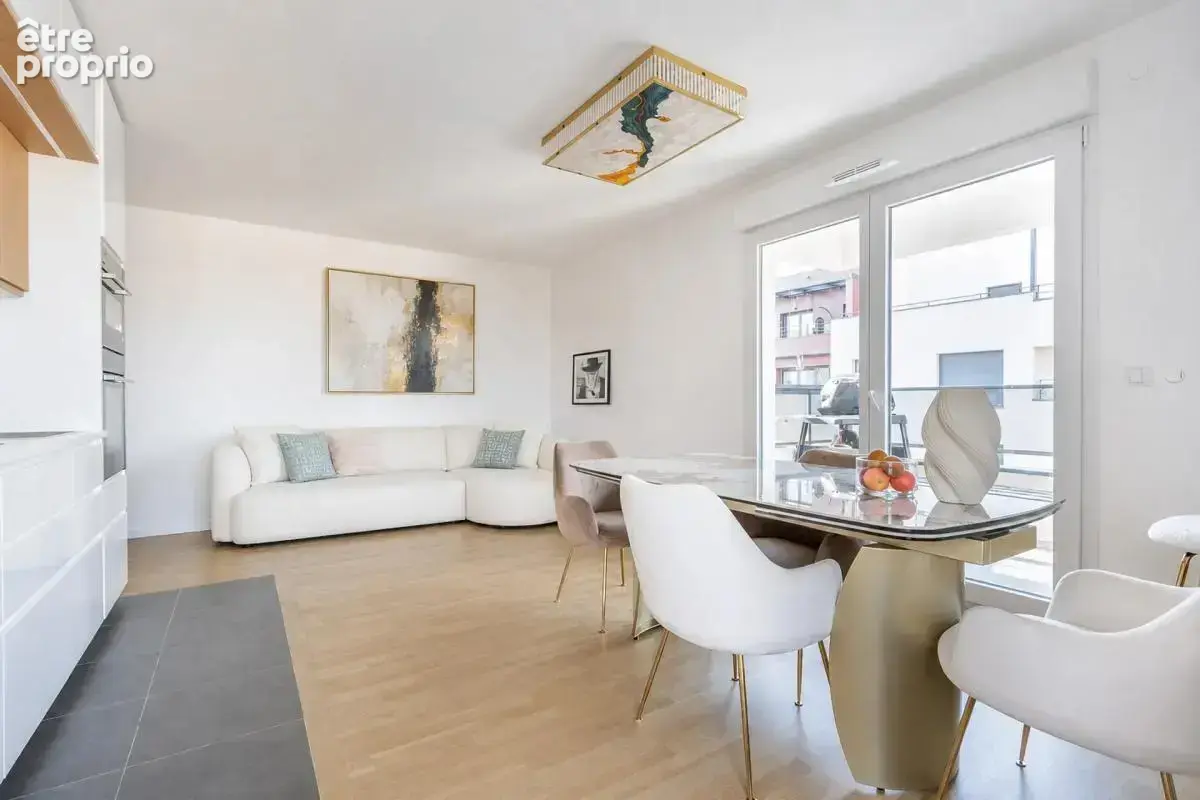 Appartement de 4 pièces de 83 m² à Romainville - photo 2