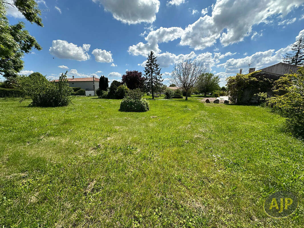 Maison à JARNAC-CHAMPAGNE