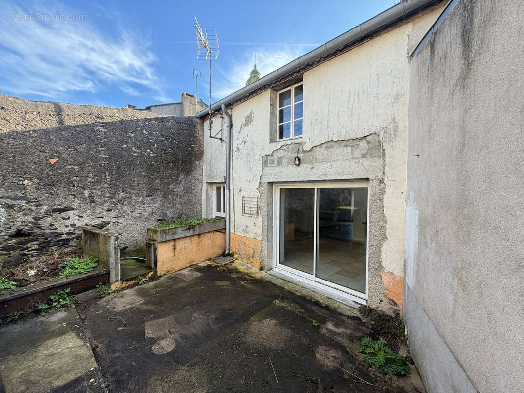 Maison à MONTREVAULT